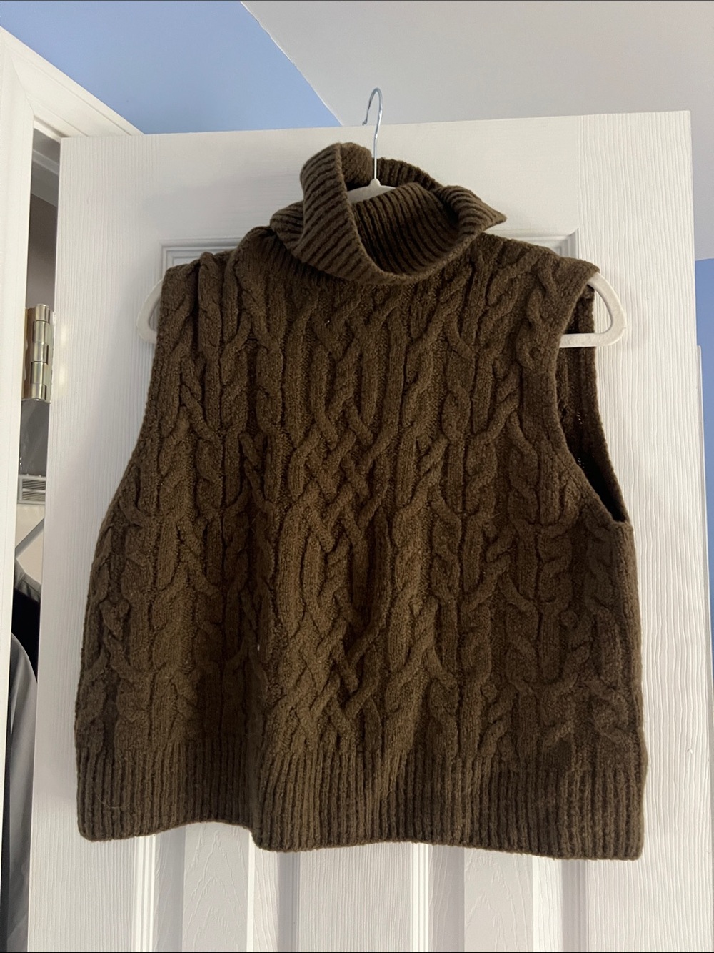 Vince Chunky Cable Knit Sleeveless Turtleneck Sweater Vest - olive green